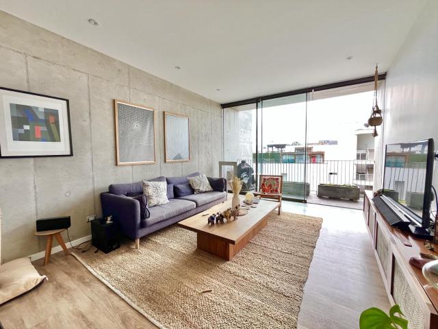 EN VENTA! EXCLUSIVO FLAT 2 DORMITORIOS EN CALLE TRANQUILA DE BARRANCO