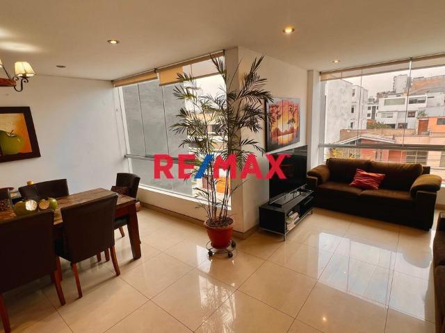 En Venta – Exclusivo Flat En Tercer Piso En Valle Hermoso | 151 M² | 4 Dormitorios | 2 Cocheras Lineales