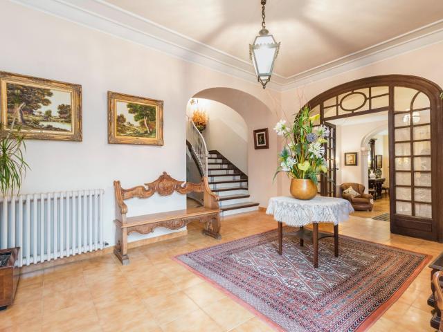 Finca rústica con masía pairal, bodega, viñedos, piscina y 2 viviendas con 148.380 m2 de terreno en el Penedès