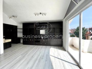 En Venta Hermosa casa de tres niveles, con excelente ubicación