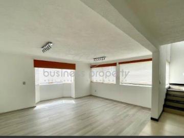 En Venta Hermosa casa de tres niveles, con excelente ubicación