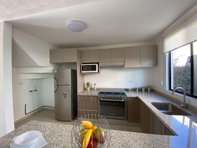 En Venta Hermosa Casa en Rincones del Marques, 3 Recamaras, Jard?n, 2 Autos.