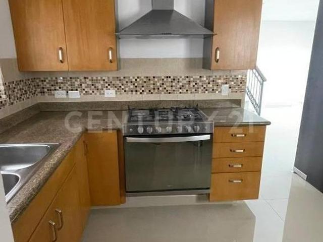 EN VENTA HERMOSA PROPIEDAD,UBICACIÓN PRIVILEGIADA, CERCANA A UDEM, COLEGIOS