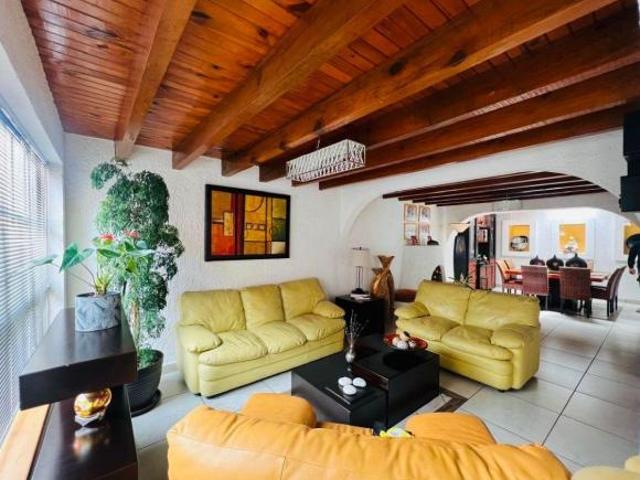¡En Venta Hermosa Residencia con Estilo Vanguardista Ubicada en La Zona Más Bonita de Tepepan!