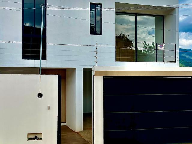 EN VENTA HERMOSA RESIDENCIA EN EL EJIDO GUADALUPE VICTORIA