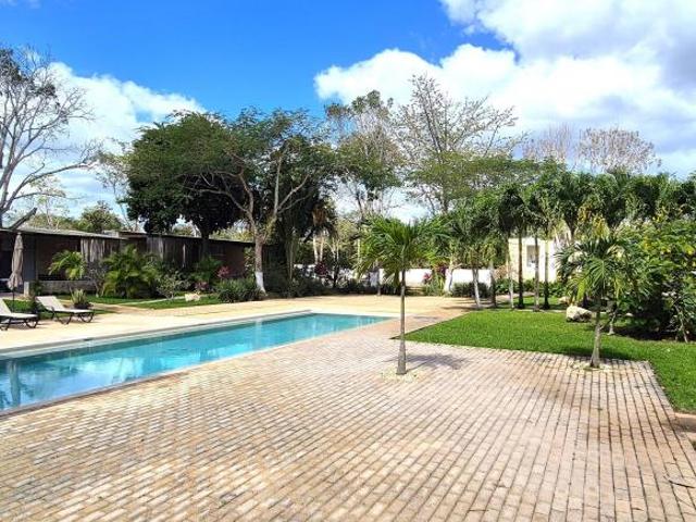 En Venta Hotel Boutique con Terreno de 6,400 m2 y 9 Rec en Conkal, Yucatán