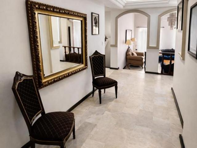 EN VENTA CASA ESPACIOSA CON ALBERCA PRIVADA DE 720 m2 | LOMAS DE MAZATLAN