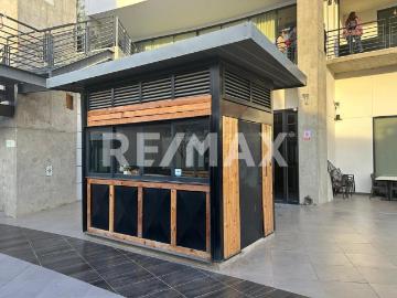 EN VENTA ISLA COMERCIAL EN PLAZA BISTRO