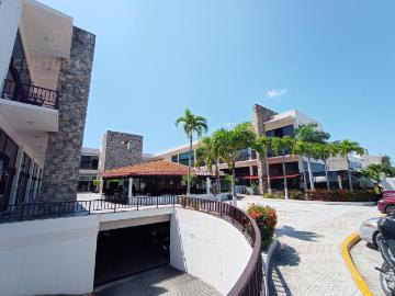 En Venta Local Comercial esquina PB Plaza Coba Playacar