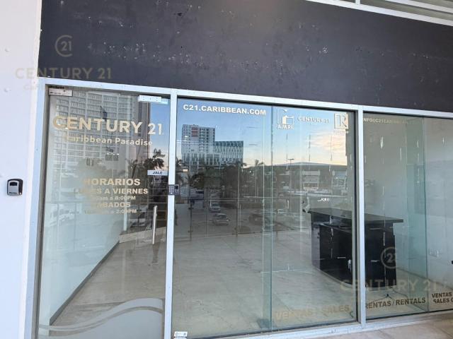 En Venta Local en el centro de Canc?n, Plaza Solare C4172