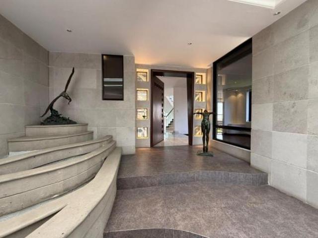 EN VENTA MAGNÍFICA CASA EN FRACCIONAMIENTO CERRADO JARDINES EN LA MONTAÑA