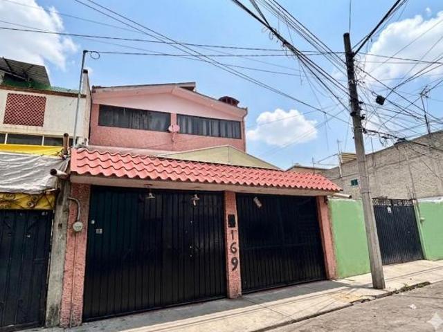 En VENTA magnífica casa en Iztacalco, con 5 recámaras/3B/3E