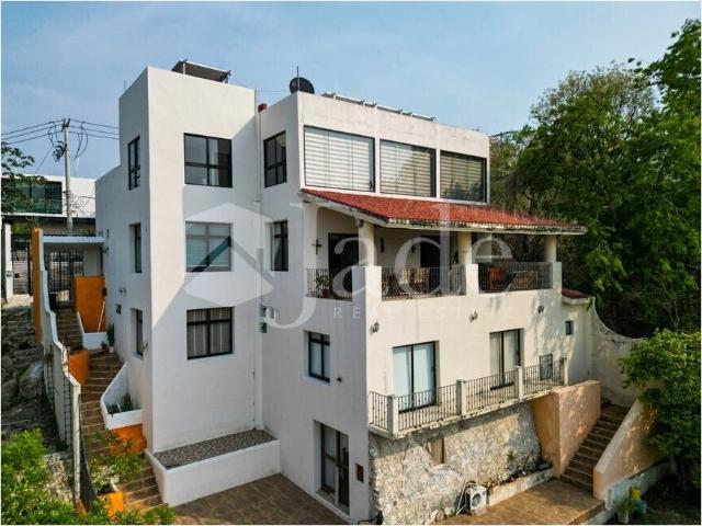 EN VENTA O RENTA, Residencia de Lujo con Vista al Mar en Lomas del Castillo