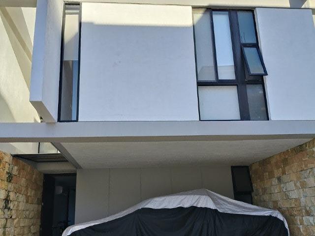 EN VENTA o RENTA TOWNHOUSE EN PRIVADA
