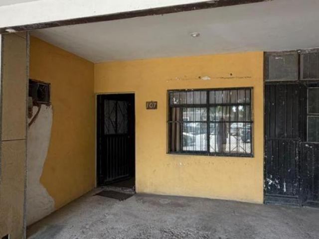 En VENTA para remodelar, ideal para departamentos o locales, por la calle Angel García Aburto