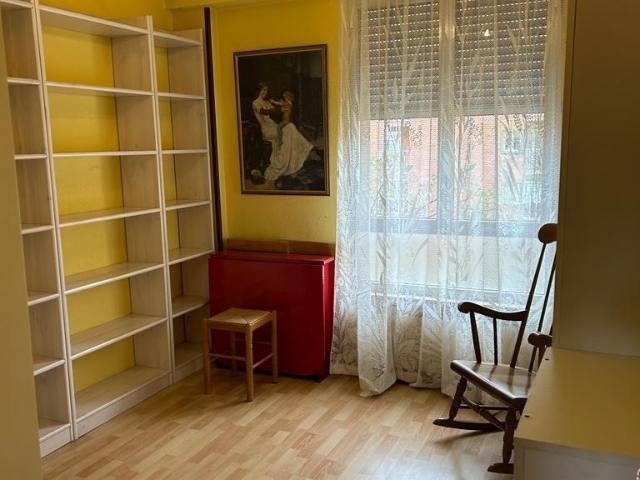 EN VENTA – PISO EN MUY BUEN ESTADO CON BALCÓN, TRASTERO Y ASCENSOR
