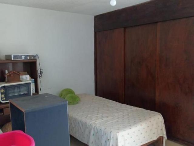 En venta propiedad con gran potencial para renovar, con departamento independiente