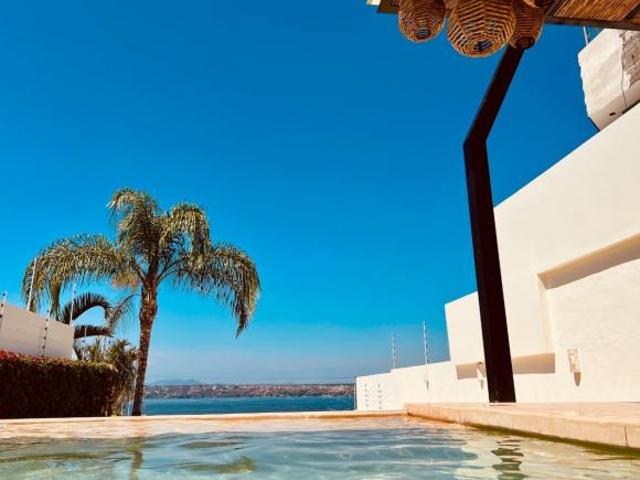 EN VENTA PRECIOSA CASA EN TEQUESQUITENGO