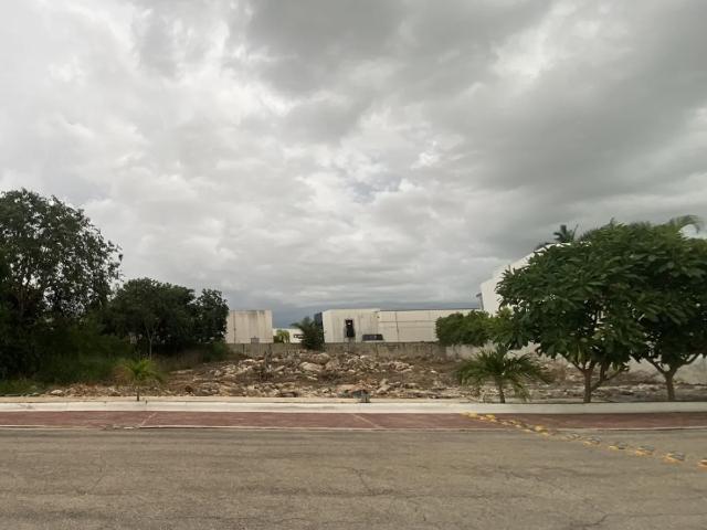 En VENTA precioso terreno en privada XamanTan