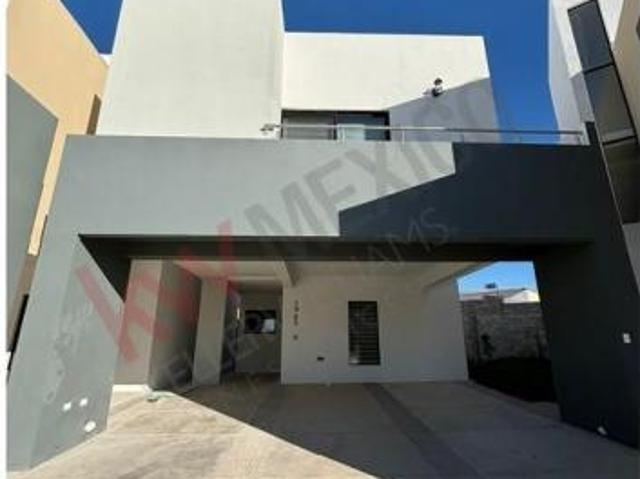EN VENTA! Residencia completamente NUEVA de 3 pisos en una excelente ubicacion, C. Pedro Rosales de