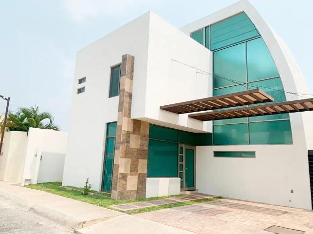En Venta Residencia en Magnolias, con alberca privada, Calzada Cumbres !Arenal