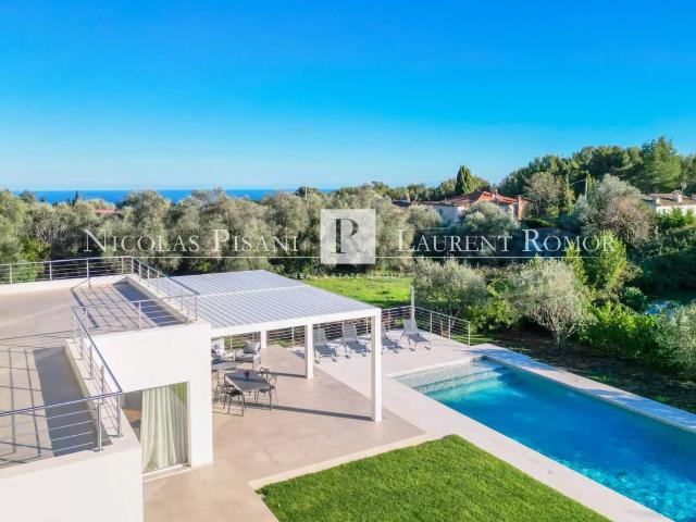 En Vente Villefranche Sur Mer Villa 4 pièces rénovée – 170. 170m² Villefranche sur Mer