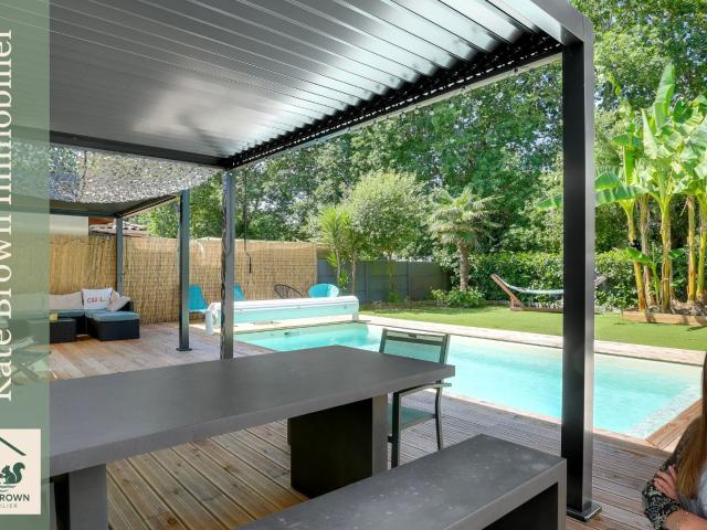 En vente pour famille avec enfants à Tosse: maison avec ter. 219m² Tosse