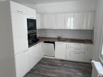 En vieille ville, appartement de 3,5 pièces entièrement rénové au 1er étage