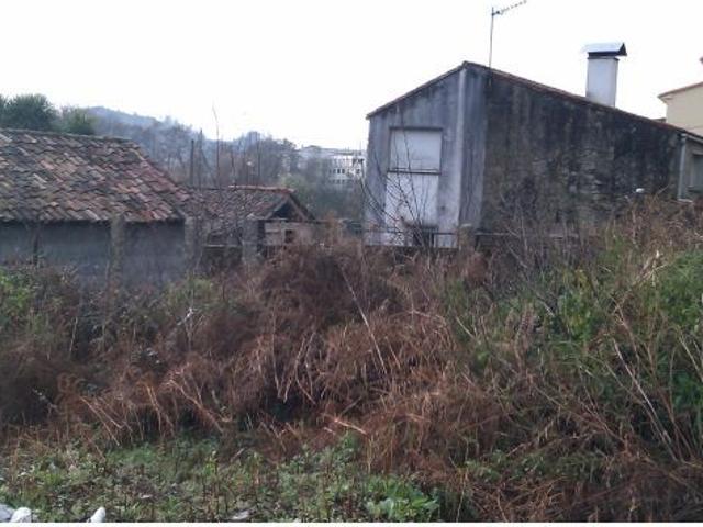 En Vistamar Galicia gestionamos la venta de esta PROPIEDAD es una CASA con solar todo edificable