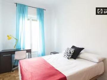 Encantador Acogedora habitación en apartamento de 7 dormitorio.