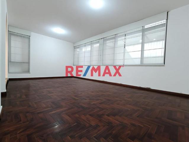 En Alquiler Amplio Departamento En Primer Piso En Urb. San Roque Surco
