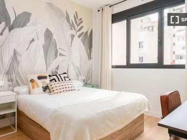Único Amplia habitación con baño privado en Coliving en Málaga