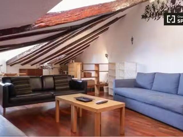 Barato Apartamento de 1 dormitorio en alquiler en Palacio, Mad.