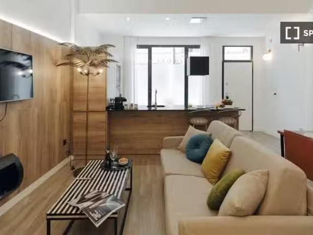 ¡Oferta! Apartamento de 2 dormitorios en alquiler en Triana, S.