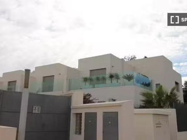 Acogedor Apartamento de 3 dormitorios en alquiler en Torreviej.