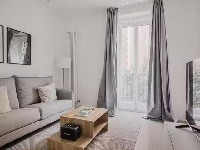 Acogedor Calle del Cardenal Cisneros, Trafalgar 2 Bedroom.