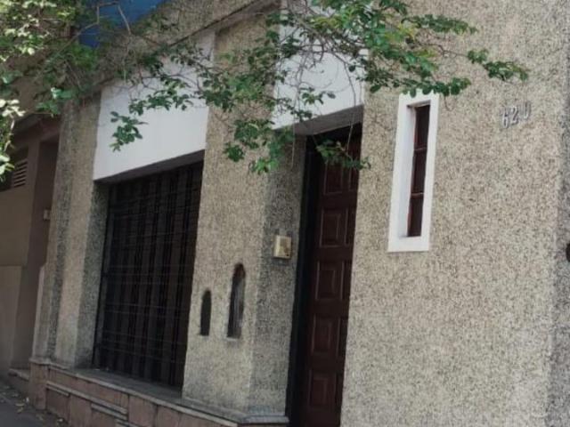 EN ALQUILER CASA 2 HABITACIONES EN GUEMES CÓRDOBA