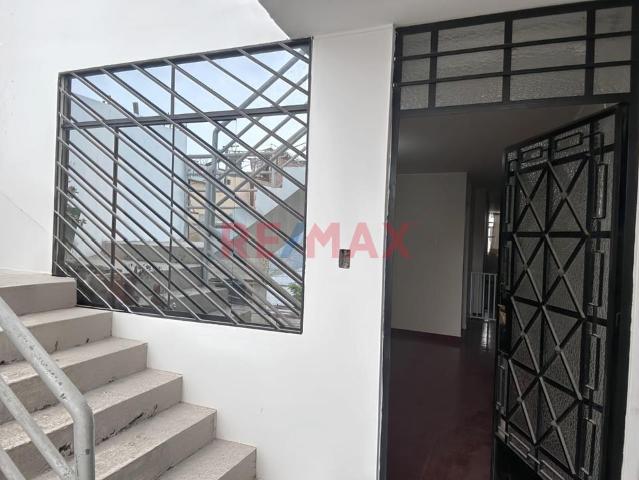 En Alquiler Departamento En Dos Dormitorios En Urbanizaciön Pro Los Olivos