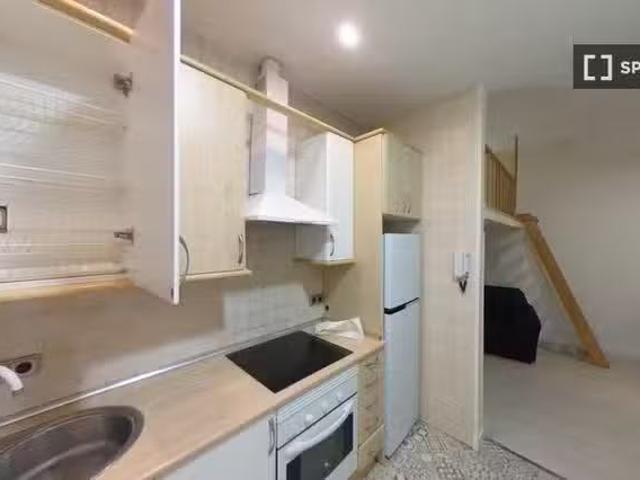 Bonito Estudio en alquiler en Pacífico, Madrid