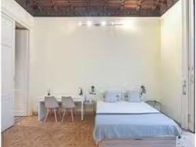 ¡Recién llegado! Habitación compartida en alquiler en El Gòtic.
