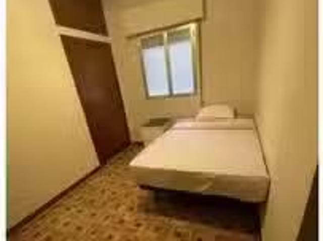 Barato Habitación compartida en piso de 1 dormitorio, Pacífico.