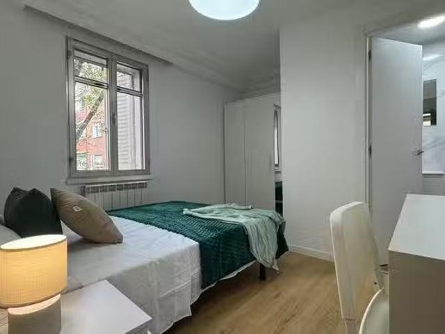 Encantador Habitación en Avenida de Moratalaz, Moratalaz