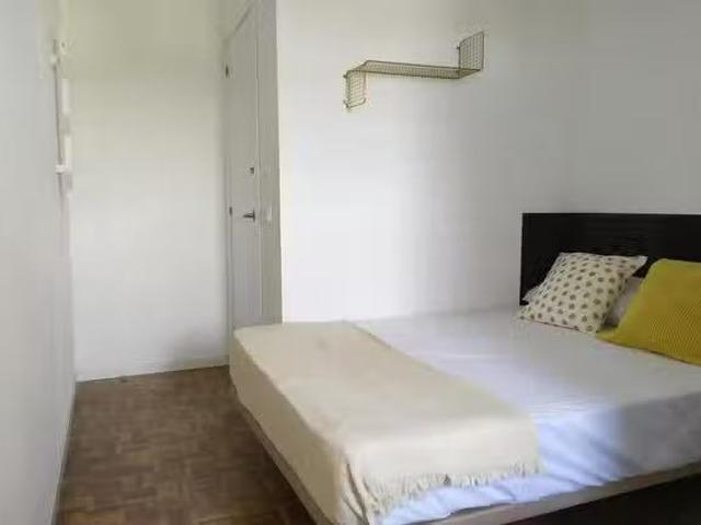 Único Habitación en Avenida de Portugal, Puerta del Ángel