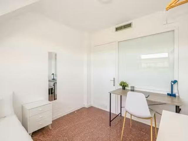 ¡En alquiler! Habitación en Avenida de Valladolid, Moncloa Ara.
