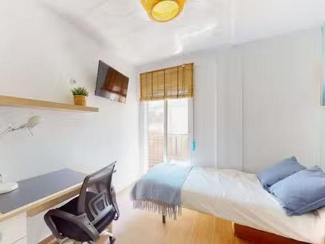 Único Habitación en Avinguda de la Malva Rosa