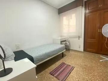 ¡Recién llegado! Habitación en Avinguda de la Constitució, Mor.