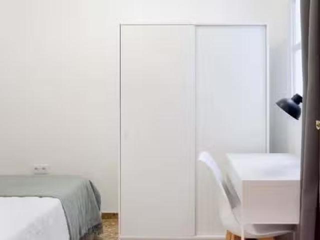 ¡Renta! Habitación en Avinguda del Regne de València