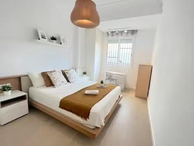 ¡Renta! Habitación en Avinguda del Regne de València, Gran Via