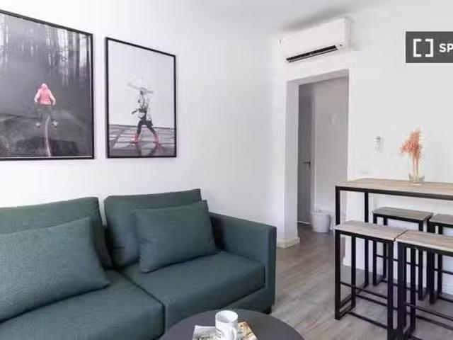 Encantador Habitación en alquiler en apartamento de 3 dormitor.