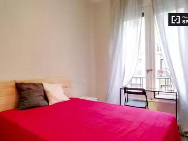 Único Habitación en alquiler en un apartamento de 5 dormitorio.